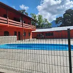 0001.10 - Maranduba - Kitnet Terreo - 4 Pessoas - 2 Quadras Do Mar - Piscina - Wi-Fi -Ar Condicionado
