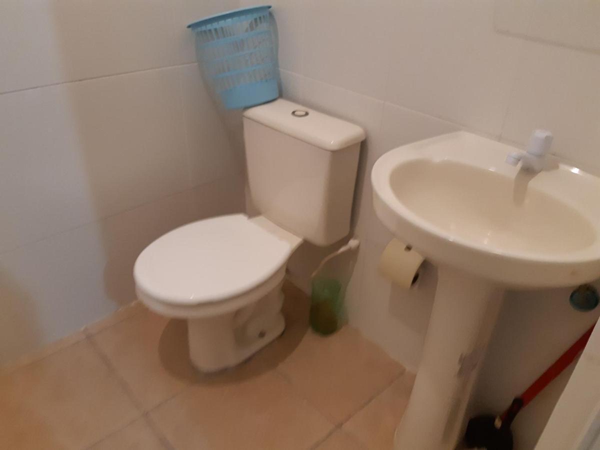 Maranduba Beachside Kitnet: Poolside Retreat With Ac & Wi-fi Apartamento