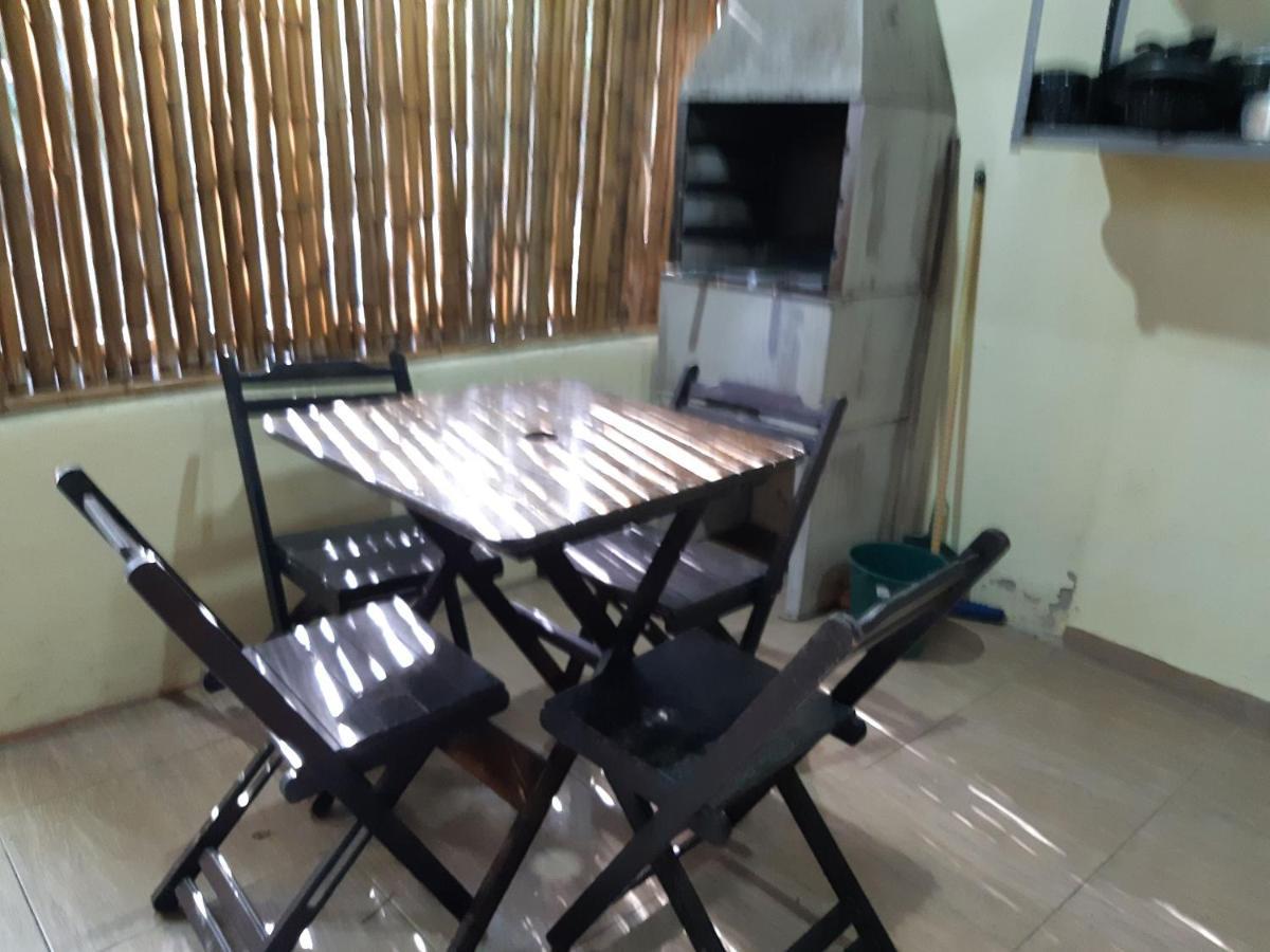 Maranduba Beachside Kitnet: Poolside Retreat With Ac & Wi-fi *