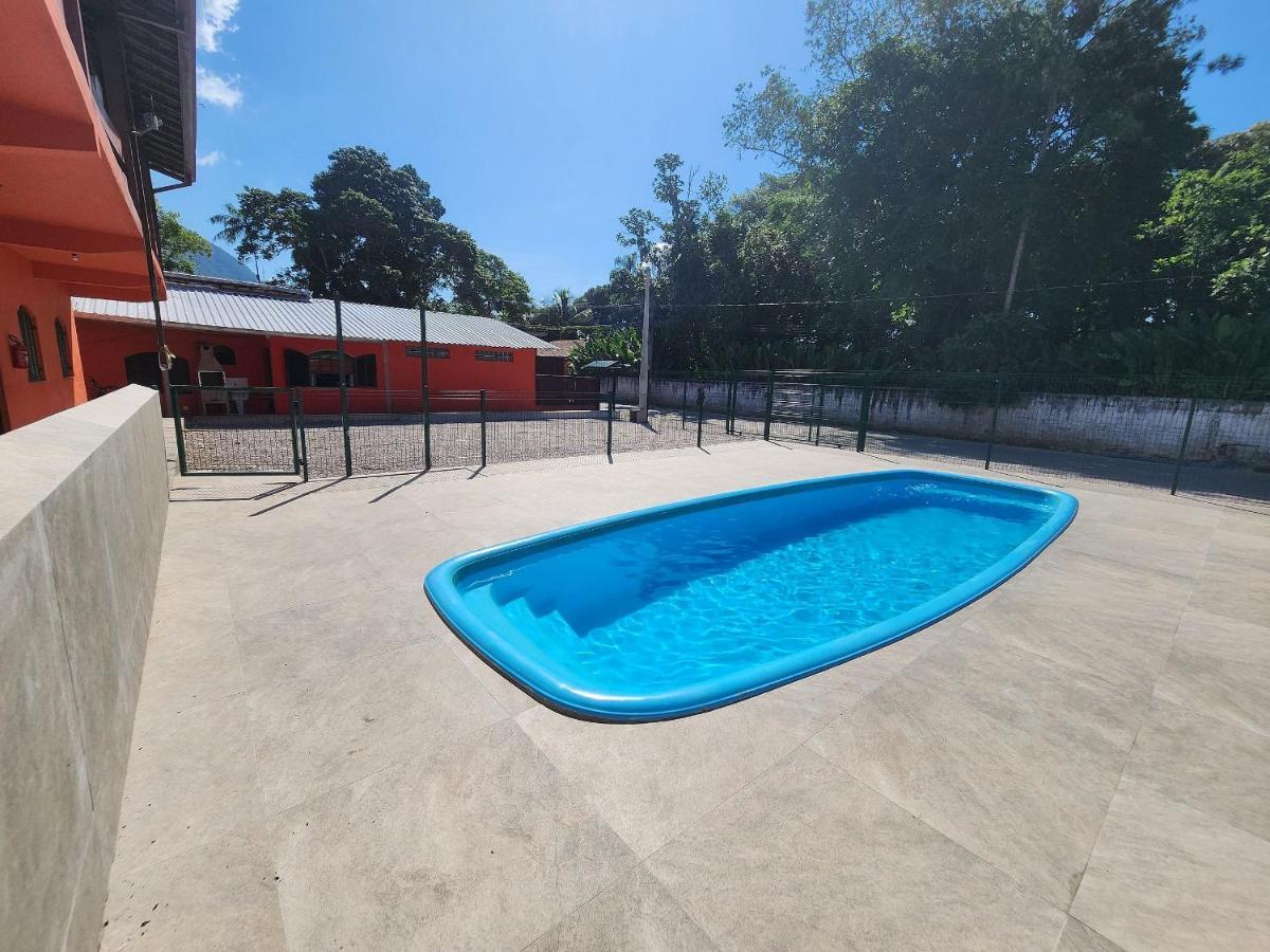 Maranduba Beachside Kitnet: Poolside Retreat With Ac & Wi-fi * Ubatuba