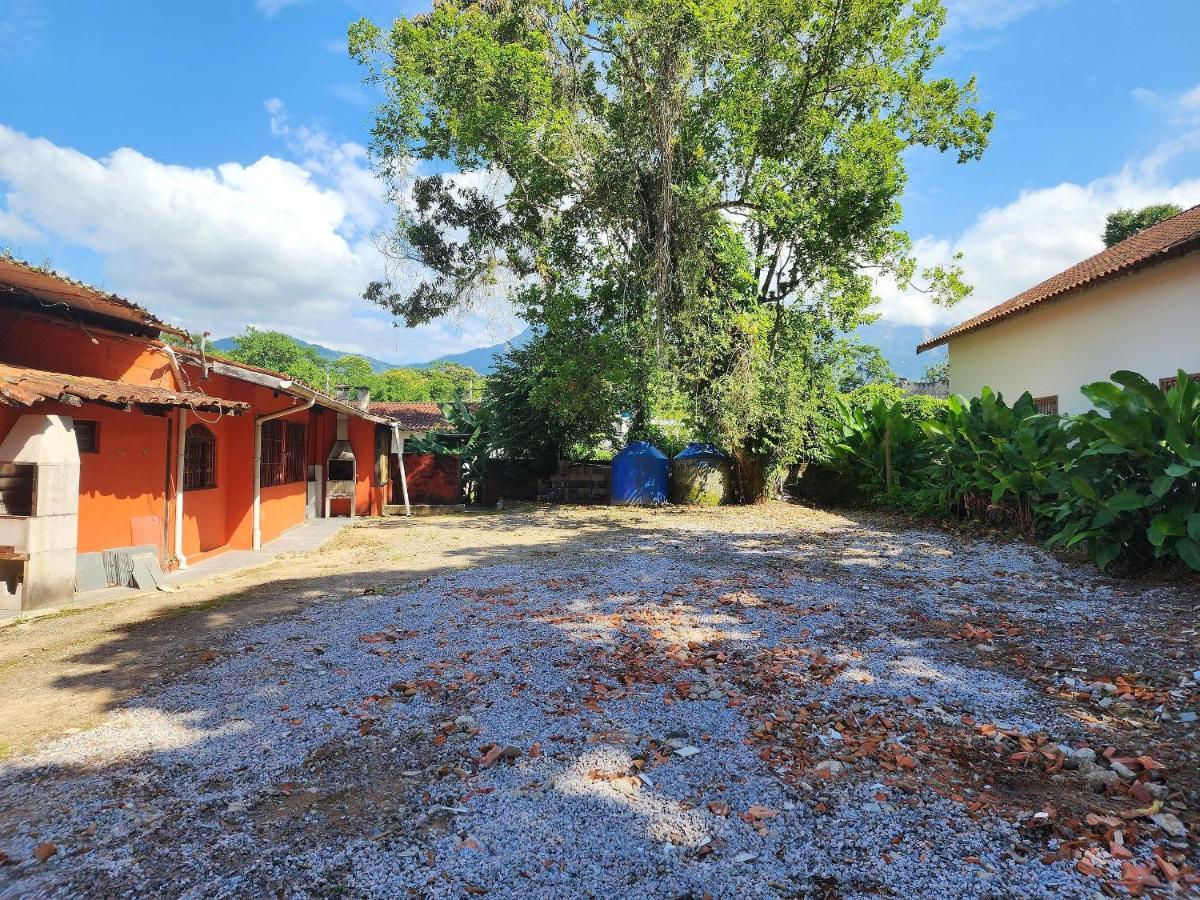 Apartamento Maranduba Beachside Kitnet: Poolside Retreat With Ac & Wi-fi Ubatuba