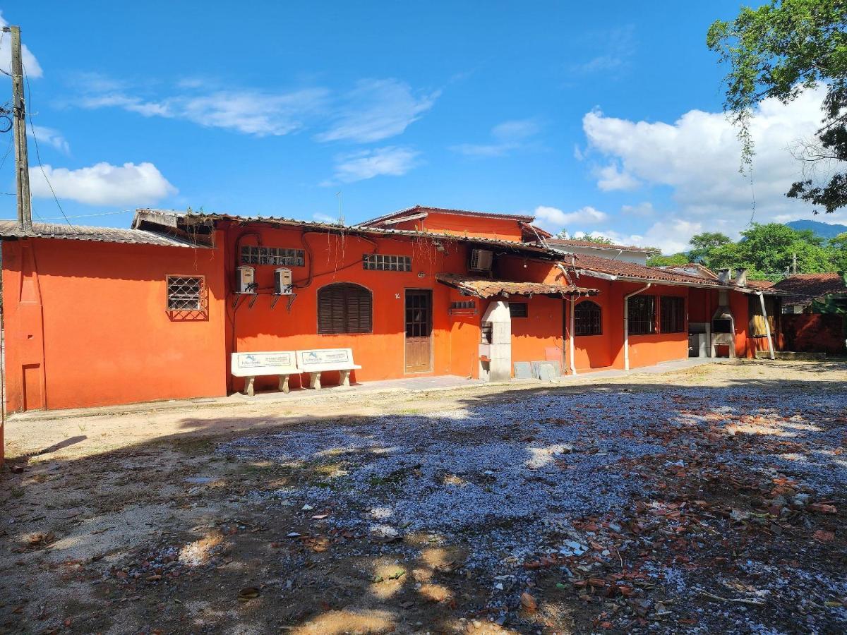 Maranduba Beachside Kitnet: Poolside Retreat With Ac & Wi-fi Apartamento Ubatuba