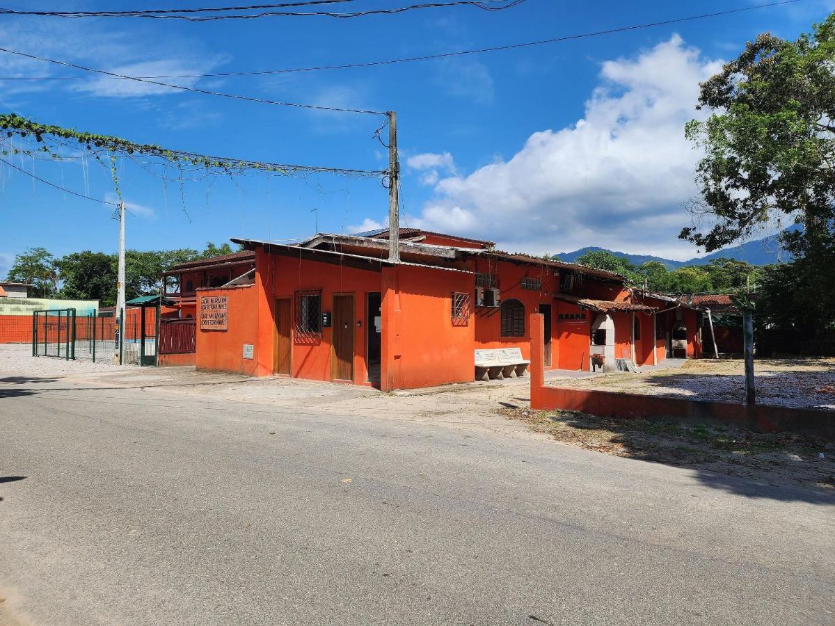 Maranduba Beachside Kitnet: Poolside Retreat With Ac & Wi-fi *