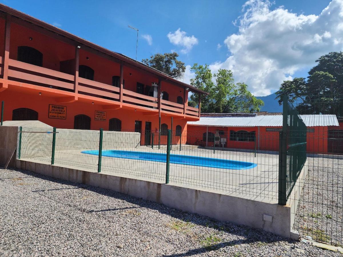 Maranduba Beachside Kitnet: Poolside Retreat With Ac & Wi-fi Apartamento Ubatuba